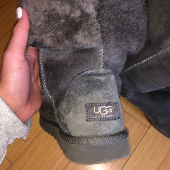 Tall grey classic Uggs - Picture 3 of 4